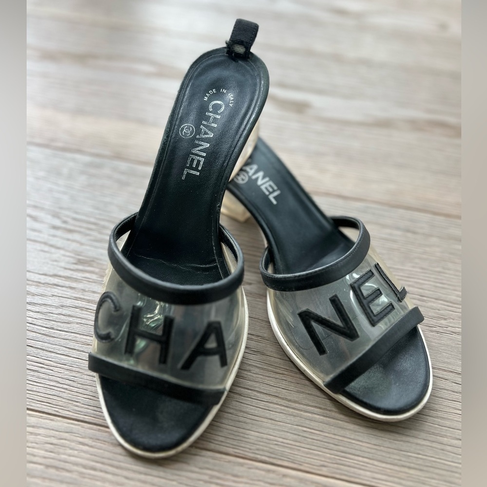 2019 Chanel Interlocking CC Logo Slides - Picture 4 of 15